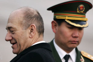 Olmert Rayu China agar Tekan Iran